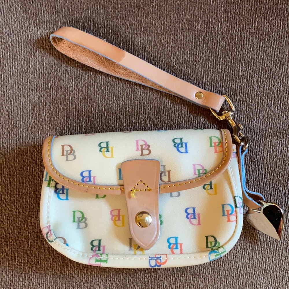 Dooney&bourke wristlet